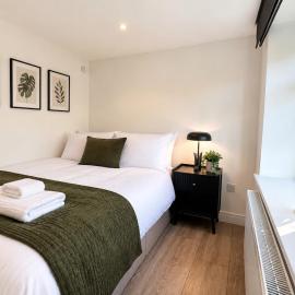 ST7 - City of Canterbury, Ensuite Room, w/ Parking