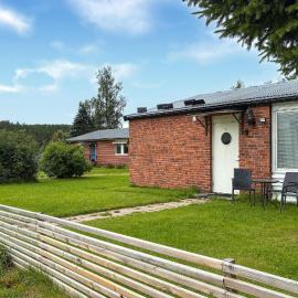 4 Bedroom Beautiful Home In Kårböle，Kårböle的飯店