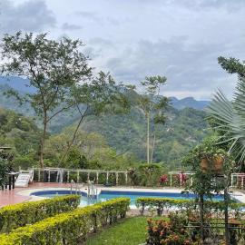 Finca La Pomarosa Style- Nature, pool and relaxation
