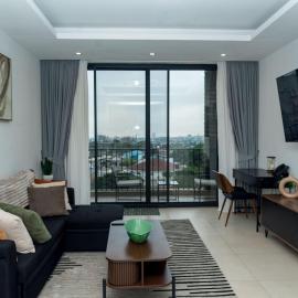 Luxury 1 Bedroom Penthouse with Backup Power and Fast WiFi near Airport