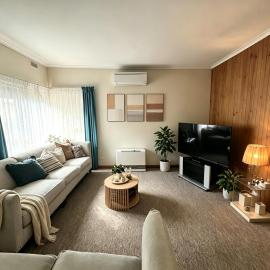 Unit 2 - Horsham, Golden Patch Retreat, Hotel in Horsham