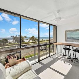 Alex Heads Coastal Stay Walk to Beach Pool & Views