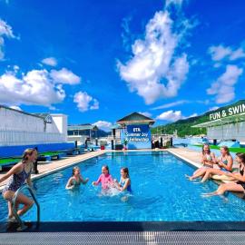 Hotel Baya Phuket - Rooftop Pool, Next to Food Market & Steps to Beach, ξενοδοχείο στην Παραλία της Πατόνγκ