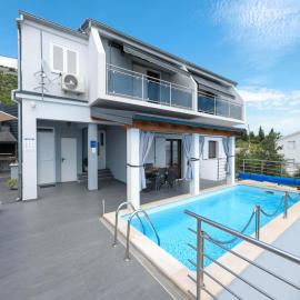 Luxury Apartment with heated pool in Starigrad