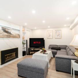 Modern Private 2 Bedrooms near Seawall & shops