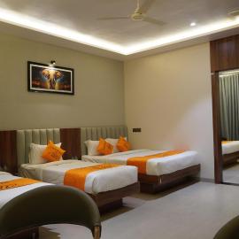 Hotel 5 Elements By Fidato Hotels, hotel em Akalkot
