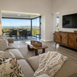 Modern Luxury in Secure Golf Estate, Sea Views