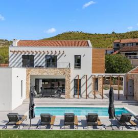 Gorgeous Home In Dubrava Kod Sibenika With Sauna