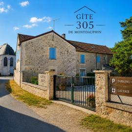 Gîte Montdauphin 305، فندق في Montdauphin