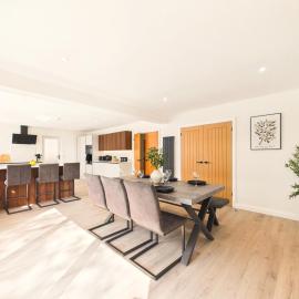 Brighton 5BR Home I 3 Bath I Parking I Sleeps 8