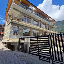 Hotel The Destination Manali 850m from Mall Road