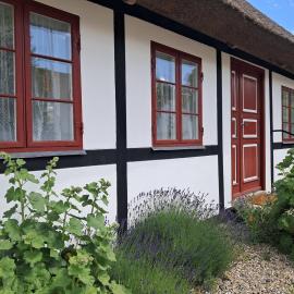 Peaceful Retreat In A Charming Half-Timbered Home, hotel in Bybjerg