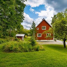 Frövi에 위치한 호텔 Swedish house with forest garden near Nora & Örebro