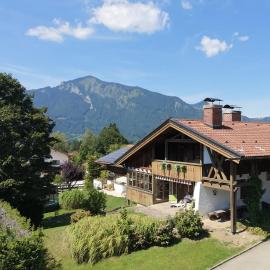 Ferienwohnung am Hochgern mit Garten & Bergblick
