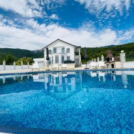 Rezidenca Dozhlani with Private Pool & Yard