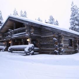 Villa Keisarinrinne - Unique Log Villa for Groups, hotel v destinaci Ruka