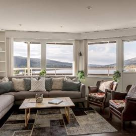 3BR Flat for 6 with Lake Views & Sauna