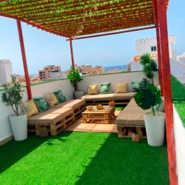 Lima Rose - Elegant apartment with terrace, hotell i Yof
