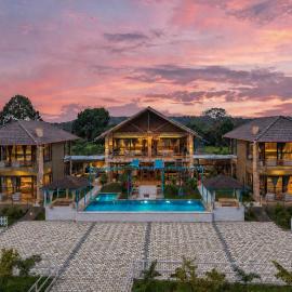 StayVista at Sthala with Pool, Mountain View, hotel v destinaci Ponnampet