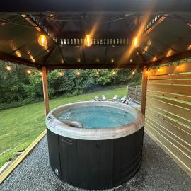 The Little Farmhouse Hot Tub & Wine Country