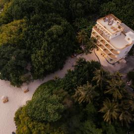 La Plage Maldives, hotel v destinácii Kamadhoo