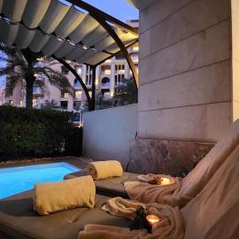 Luxury One - Bedroom Villa with Private Plunge Pool, hotel en Doha