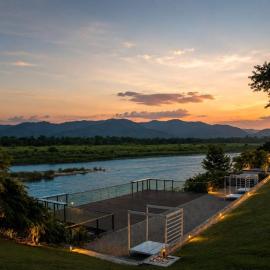 The Postcard on The Rapti River, Chitwan, Nepal, hotel v destinaci Meghauli