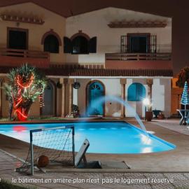 Maison Familiale avec Piscine - Proche Plage Sidi Bouzid, Hotel in Sidi Bouzid