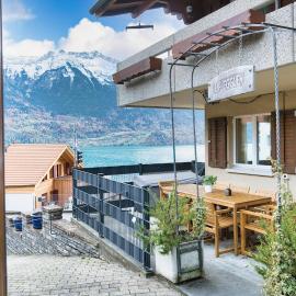 Apartment by Lake Brienz with lake view, hotel em Oberried