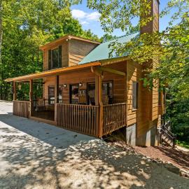 Dog-Friendly River Resort Hot Tub + Game Room