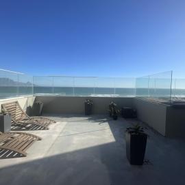 Infinity Self Catering Apartments, Hotel in Bloubergstrand