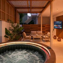 Light & Kozy Residence - Jacuzzi Lux Stay in Patra