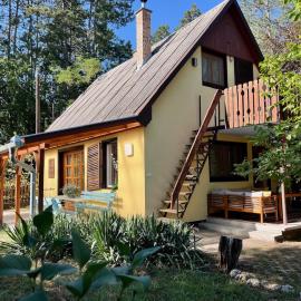 Pet Friendly Holiday Home near Swimming Lake, hotel in Kunfehértó