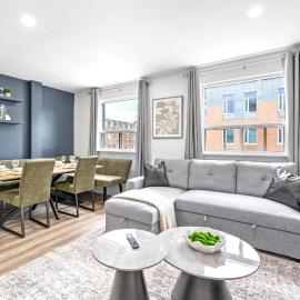 Stylish Suite with Parking Steps from Transit - Casa East Side Hotel