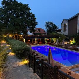 ATOS Srebrno jezero - Villa and Restaurant, viešbutis mieste Veliko Gradištė