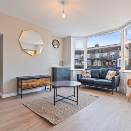 3-Bed Coventry Home, Free Parking, Near CBS Arena