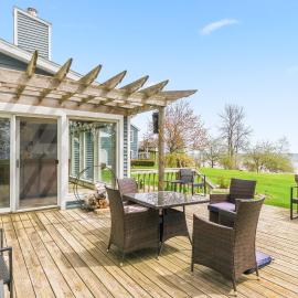 Deck + Fire Pit: Waterfront Lake Michigan Escape, hotel em Algoma