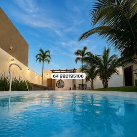 Casa Completa com Sauna, Ofurô Quente e Piscina Quente Roupa de Cama Incluso Aceitamos PET PARCELAMOS ATÉ 12x no Cartão De Crédito Sem Juros, hotel in Caldas Novas