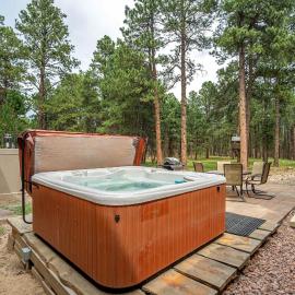 Ponderosa Woods Forest Hot Tub Escape by Monument, hotel v destinácii Monument