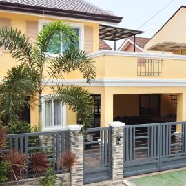 Viesnīca 3BR with Movie Stay in Vista Mall Malolos by Casa Bella de Provence pilsētā Malolos