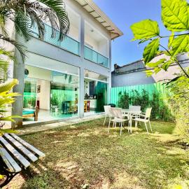 Casa no Centro de Bertioga e próximo da Praia