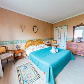 Charmante maison vintage familiale avec jardin, hôtel à Dijon