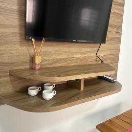 Quarto kitnet n 4 completo com banheiro e cozinha, ampla garagem no centro da cidade