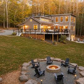 Secluded Catskills Treehouse Hot Tub Roof Deck, готель у місті Pond Eddy