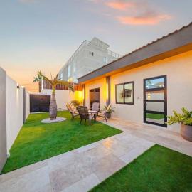 Pool & Jacuzzi Walkable To Palm Beach Complex