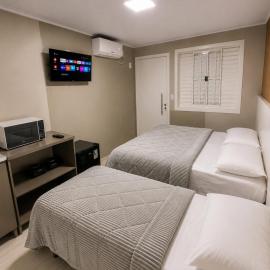 Loft Lux 4 Centro (Smart TV, ar-condicionado e cozinha completa), hotel u gradu Šapeko