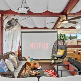 Outdoor Movie Theater ,Fire Pit, Near NRG&Med Center, hotel din Houston