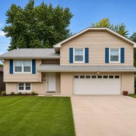 The Omaha Haven With Backyard and Garage