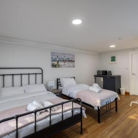 Selwyn Triple Room with Private Bathroom 20 mins to City Centre