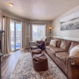 Beautiful Inn Building Updated Condo 211